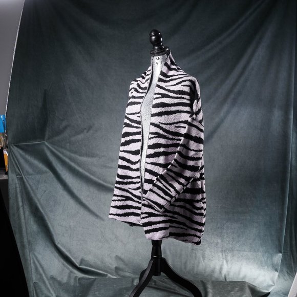 NWT Evelyn Taylor | Black & Light Purple Tiger Stripe Open Cardigan - Large - Picture 4 of 5